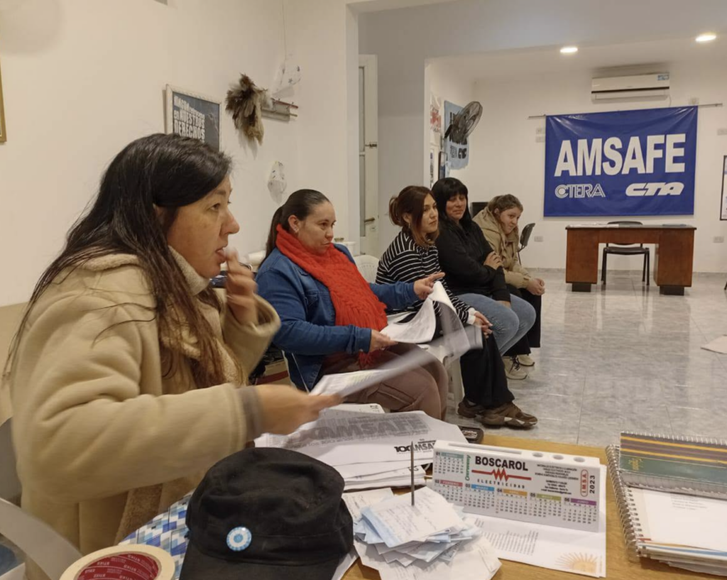DOCENTES MOCIONARON RECHAZAR LA PROPUESTA PARITARIA Y EXIGEN UNA NUEVA OFERTA SALARIAL